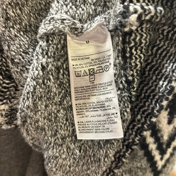 Fair Isle Sweater Women’s Size Medium Old Navy Soft Cozy Black Grey Long Sleeve - Picture 6 of 6